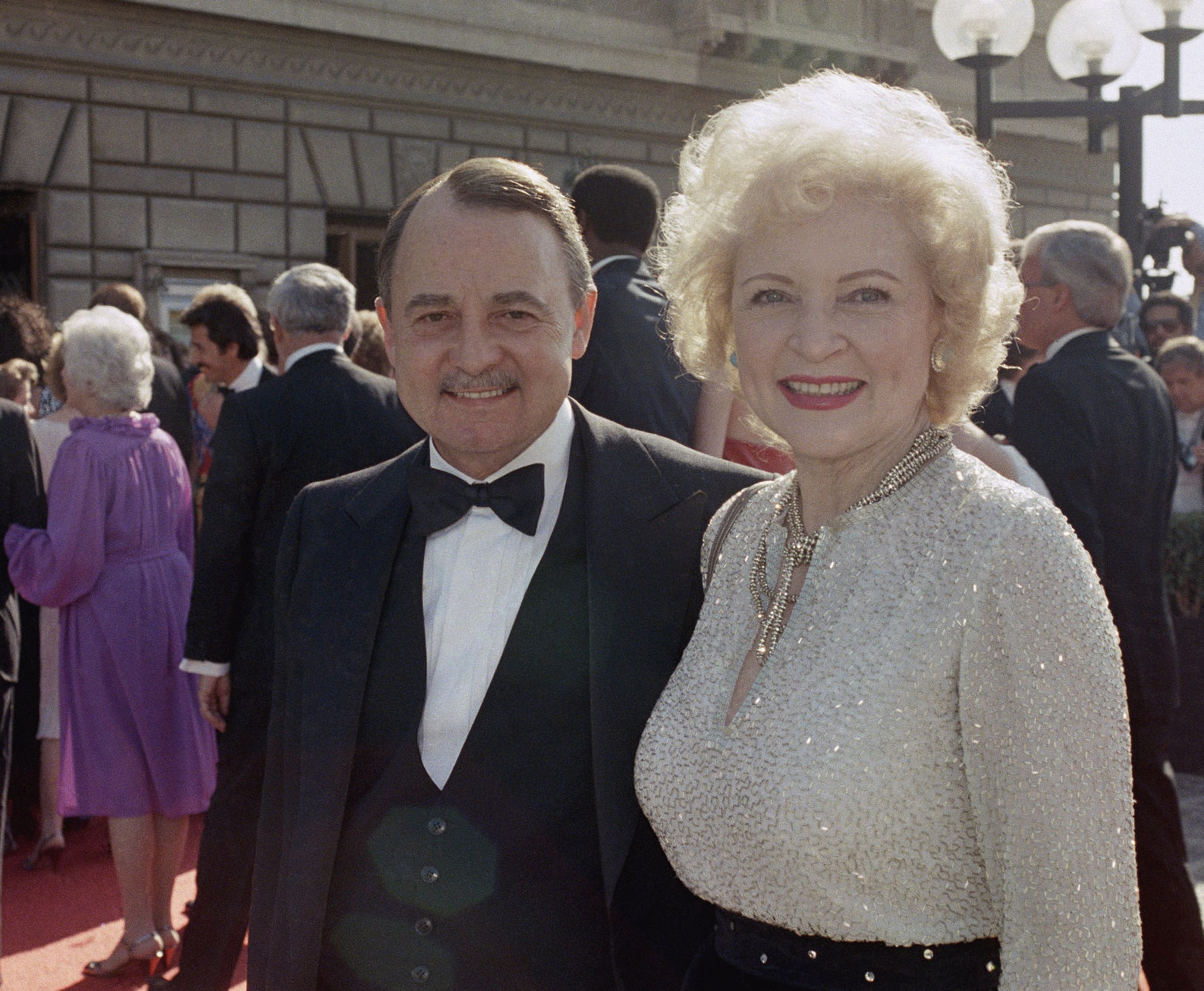 1985: Betty White, John Hillerman
